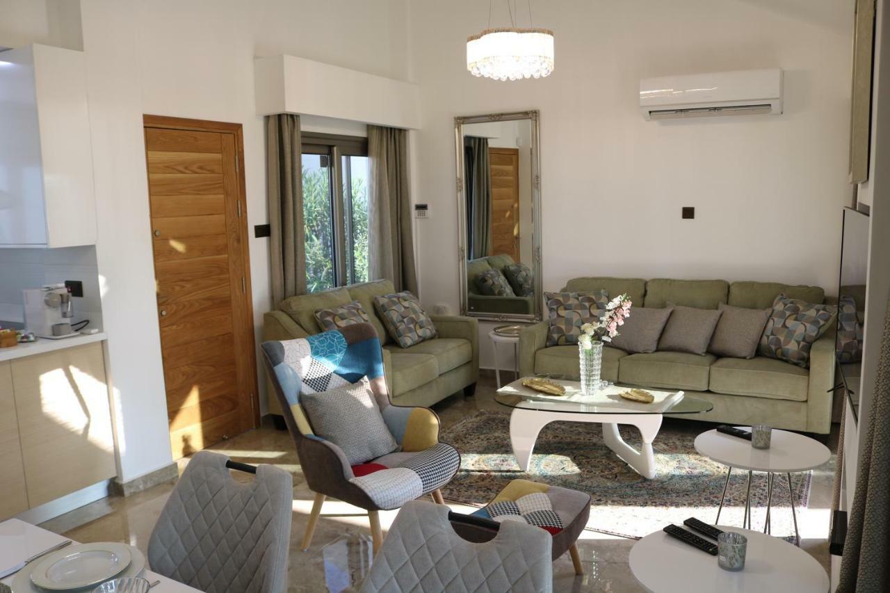Yulya Villa By Taimoura Paphos Exteriör bild