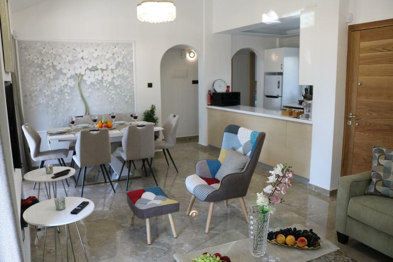 Yulya Villa By Taimoura Paphos Exteriör bild