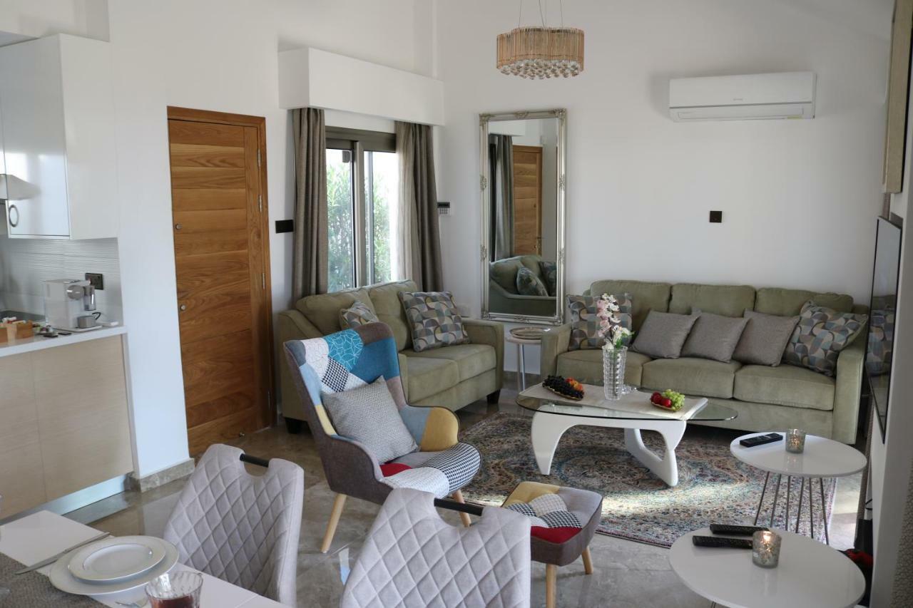 Yulya Villa By Taimoura Paphos Exteriör bild